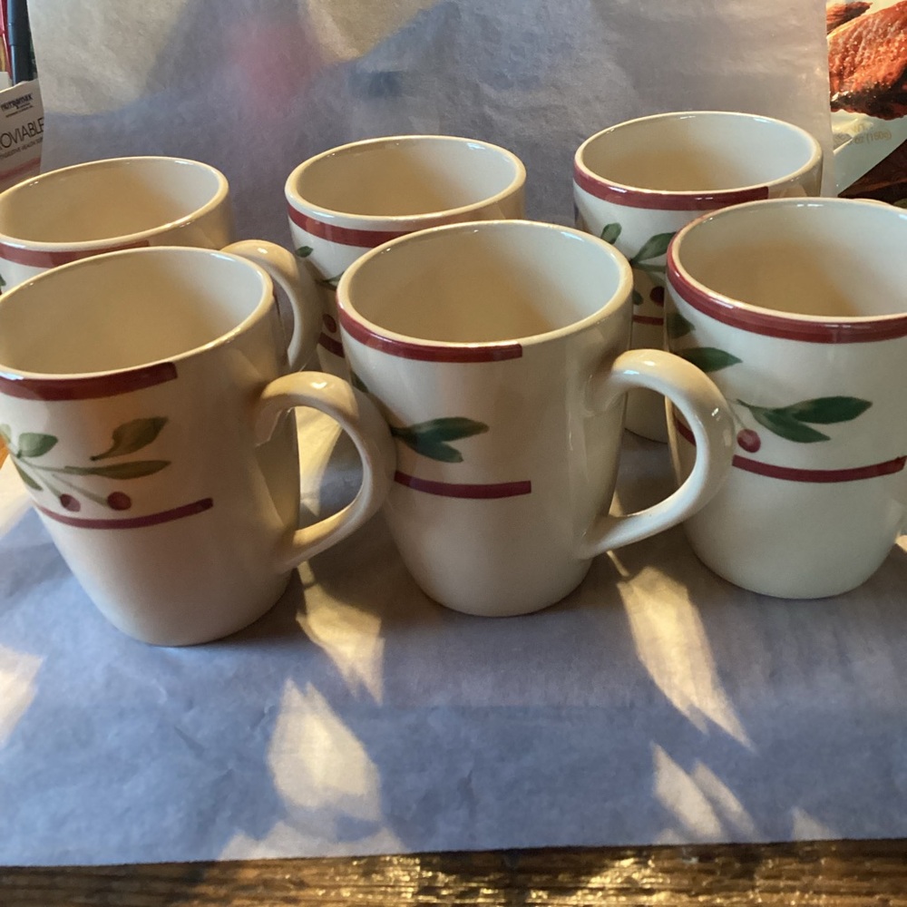 Royal Norfolk Holiday Berries Vintage Mugs - set of 6